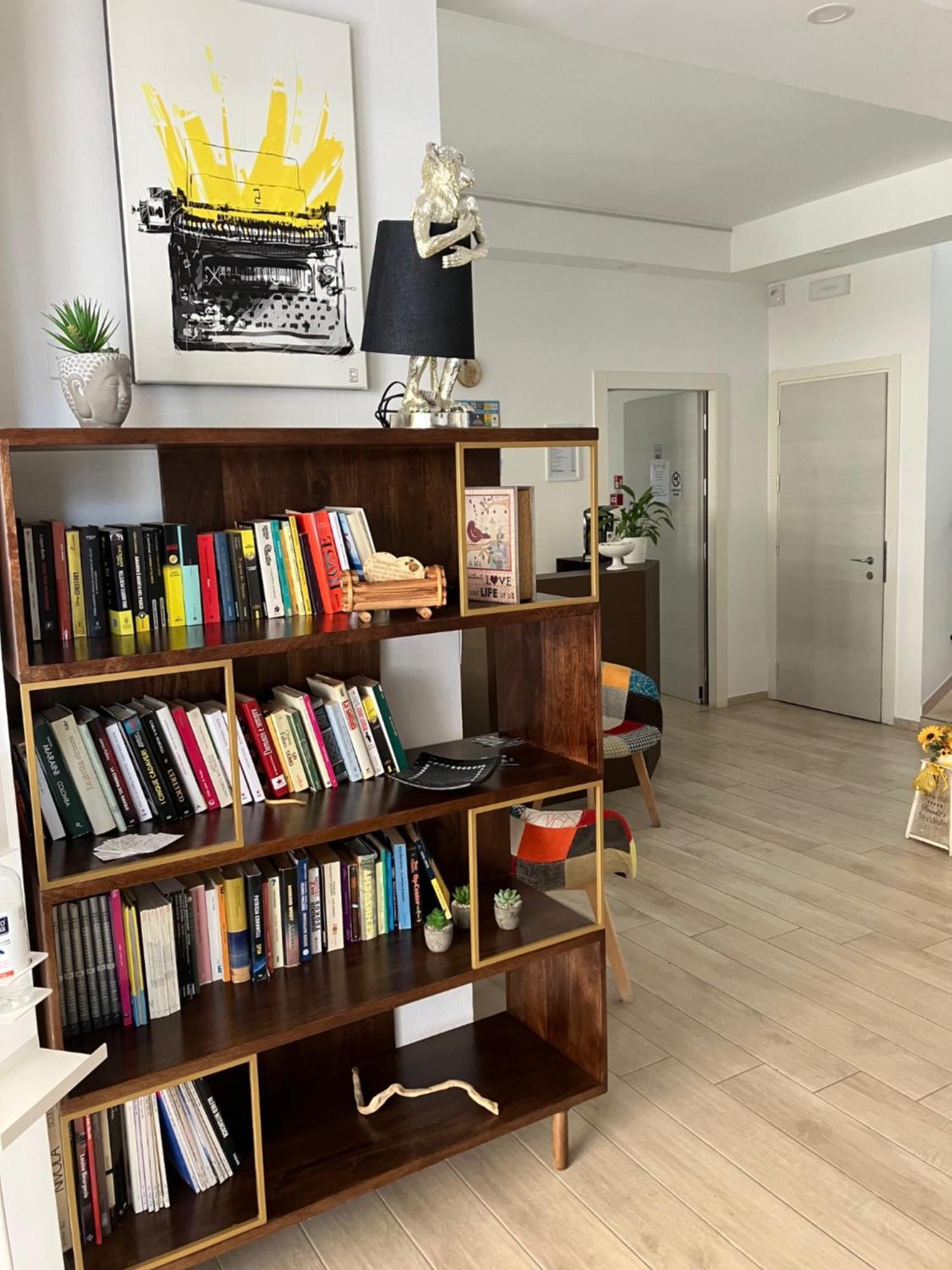 Hotel Bed And Book Римини Экстерьер фото